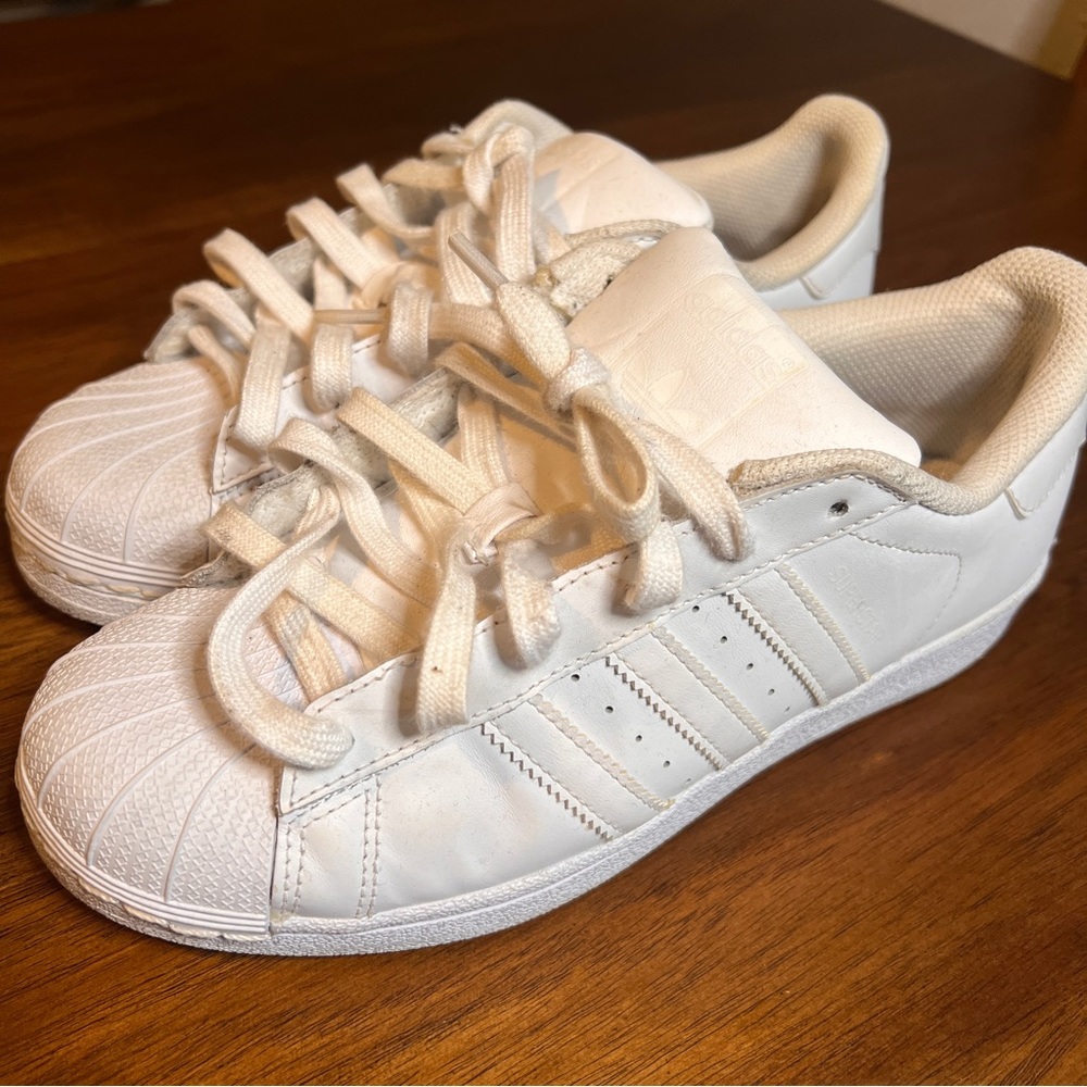 Adidas’s white shoes